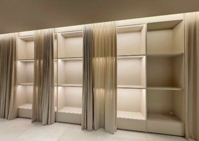 Výroba a realizácia nábytku a interiérových prác v priestoroch Residential Gallery by CRESCO REAL ESTATE.