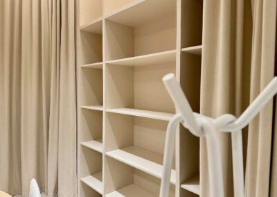 Výroba a realizácia nábytku a interiérových prác v priestoroch Residential Gallery by CRESCO REAL ESTATE.