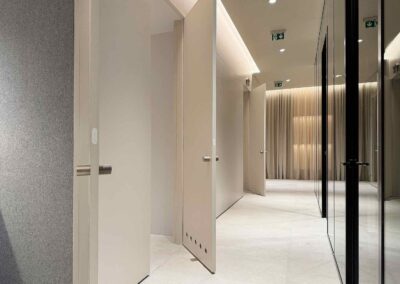 Výroba a realizácia nábytku a interiérových prác v priestoroch Residential Gallery by CRESCO REAL ESTATE.